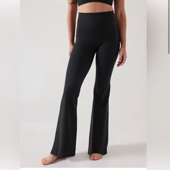 NWOT Athleta Salutation Stash Flare Pant MP